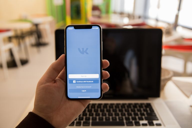 ВКонтакте представила искусственный интеллект, генерирующий кликабельные новостные заголовки