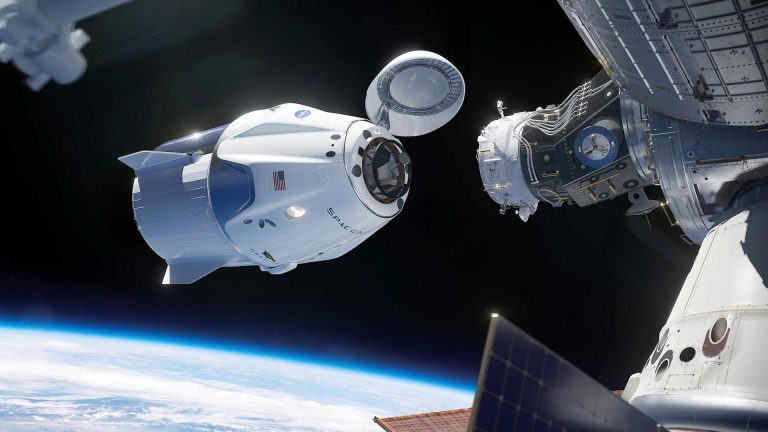 НАСА планирует возить туристов на МКС на американских кораблях с 2020 года