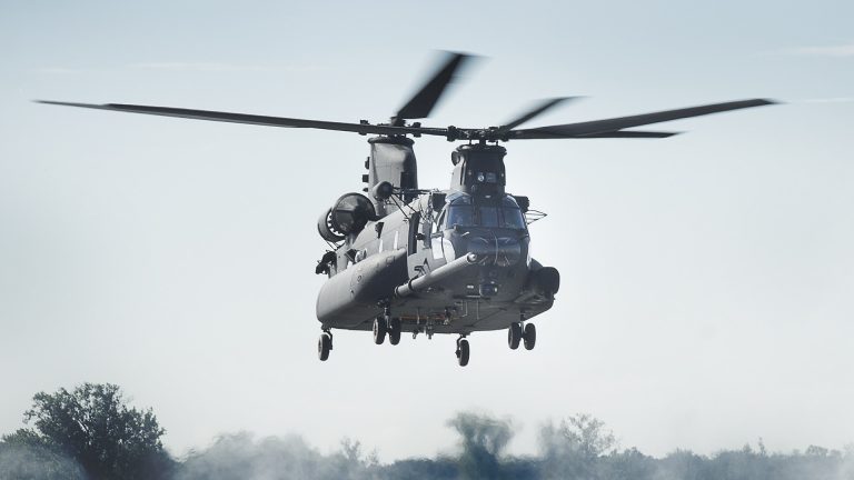 Boeing протестирует тяжелый транспортный вертолет Chinook с двигателями мощностью 7,5 тыс. лошадиных сил