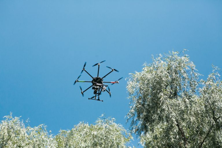 DARPA создаст шлем для управления дронами с помощью сигналов мозга