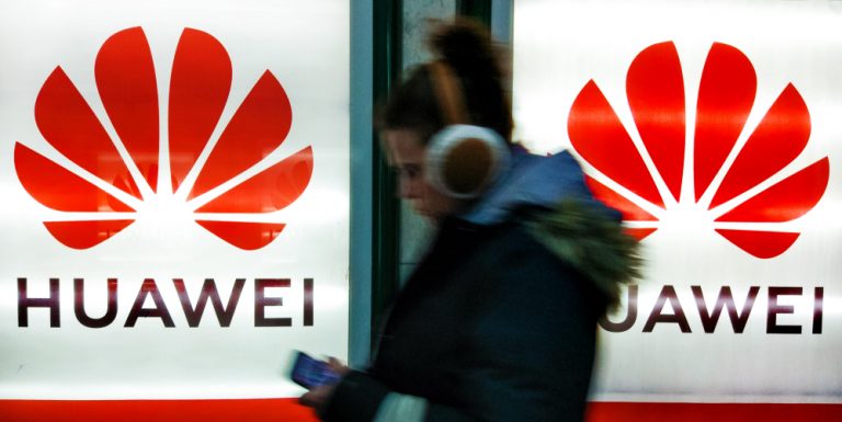 Google прекратила сотрудничество с Huawei. Возможно, ее смартфоны перестанут обновляться