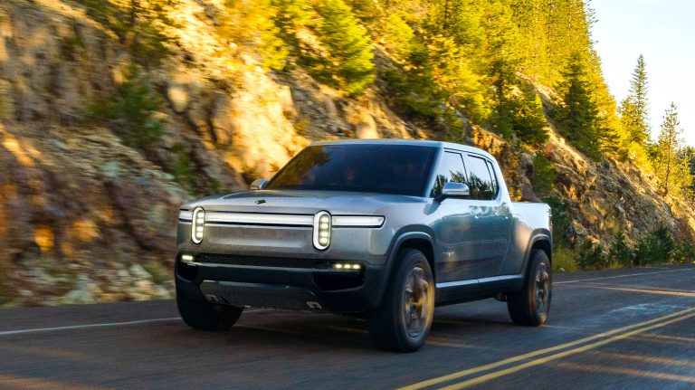 Электромобили Rivian смогут заряжать друг друга
