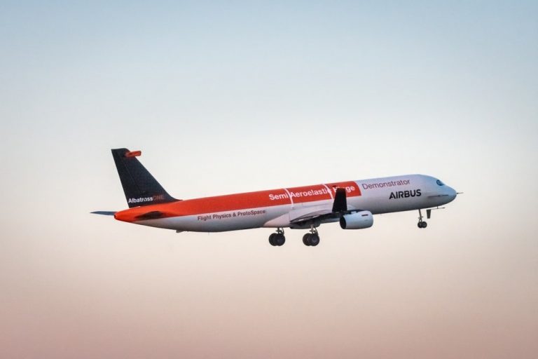 Airbus провел новые испытания самолета с крылом альбатроса. В нем почти не чувствуется турбулентность