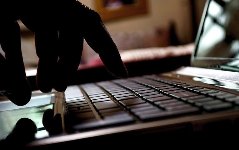 Правообладатели предложили удалять ссылки с пиратским контентом из поисковой выдачи без решения суда