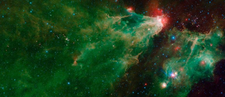 Телескоп Spitzer показал область в созвездии Цефея, где формируются звезды