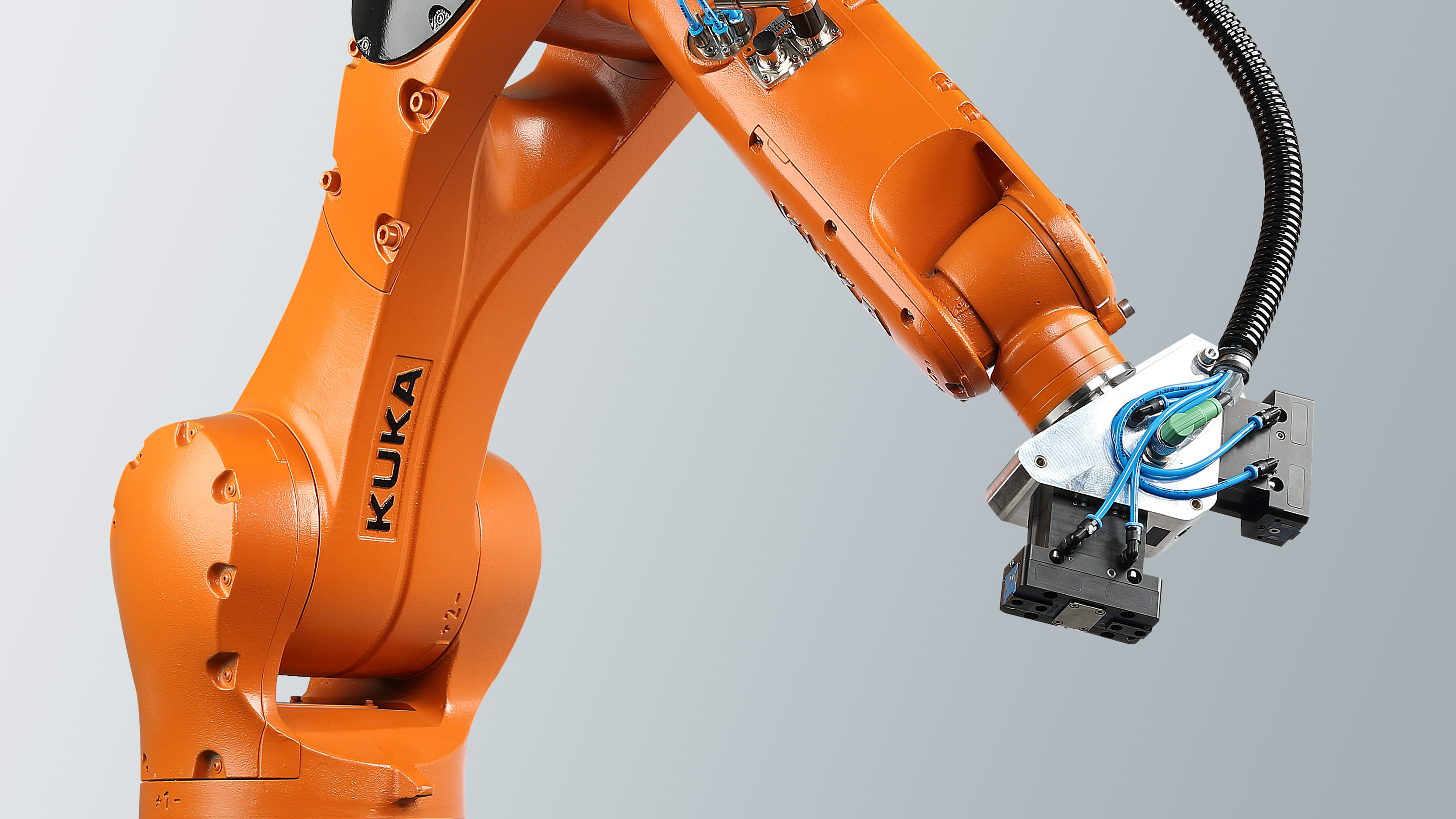 Промышленный захват. Робот манипулятор kuka. Роборука Кука. Робот манипулятор Кука кр120. Роботизированная рука kuka.