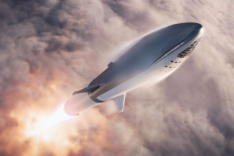 Посмотрите, как корабль Starhopper от SpaceX загорелся во время испытаний