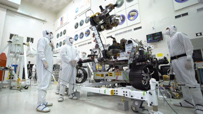 НАСА показало роборуку аппарата Mars 2020 в действии