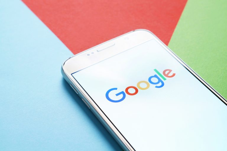 Роскомнадзор оштрафовал Google на 700 тыс. рублей за отказ удалять ссылки на запрещенные сайты