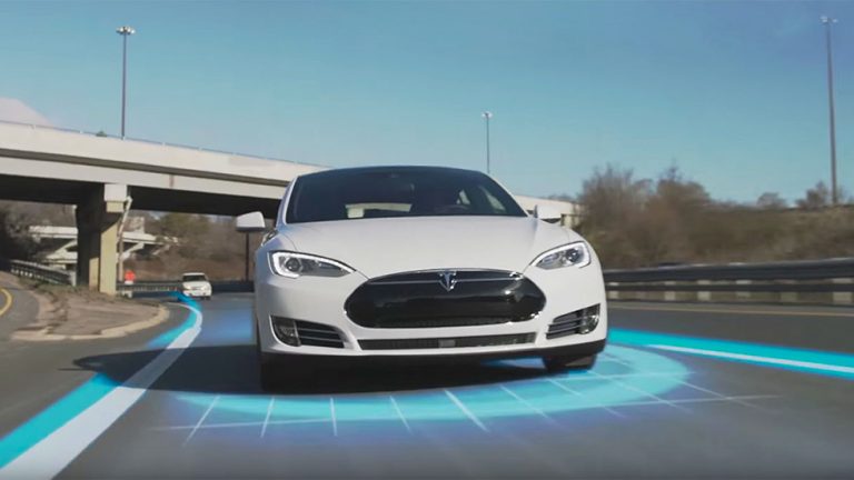 Tesla подала в суд на бывшего сотрудника. Компания утверждает, что он продавал секретные данные в Китай
