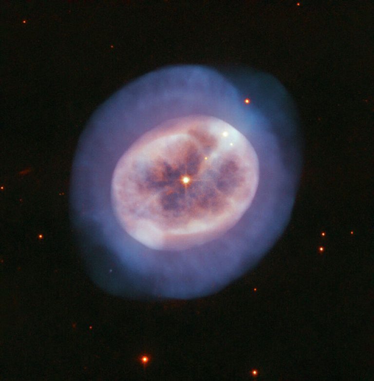Hubble сфотографировал умирающую звезду в созвездии Ориона