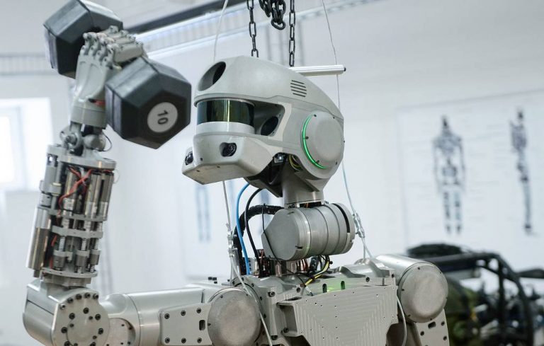 Корабль с роботом «Федором» не получается пристыковать к МКС. Если не получится со второй попытки, его утопят в Тихом океане