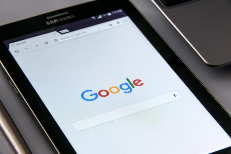 Google запретила обсуждать политику на работе
