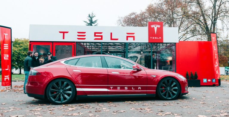 В Москве попала в аварию Tesla из-за ошибки автопилота