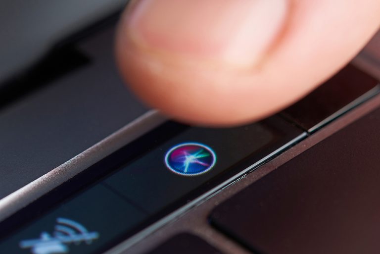 Apple откажется от прослушивания пользователей через голосового помощника Siri