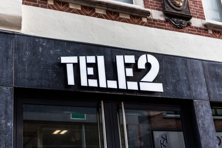 Tele2 встроит в бейджи сотрудников микрофоны для записи всех разговоров