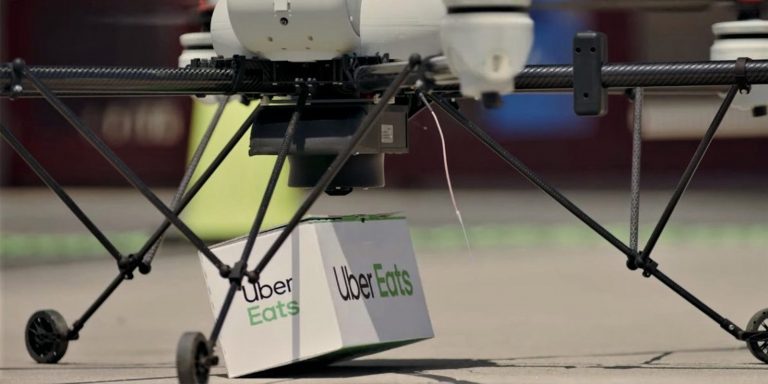 Uber Eats успешно протестировала доставку еды дроном в городе