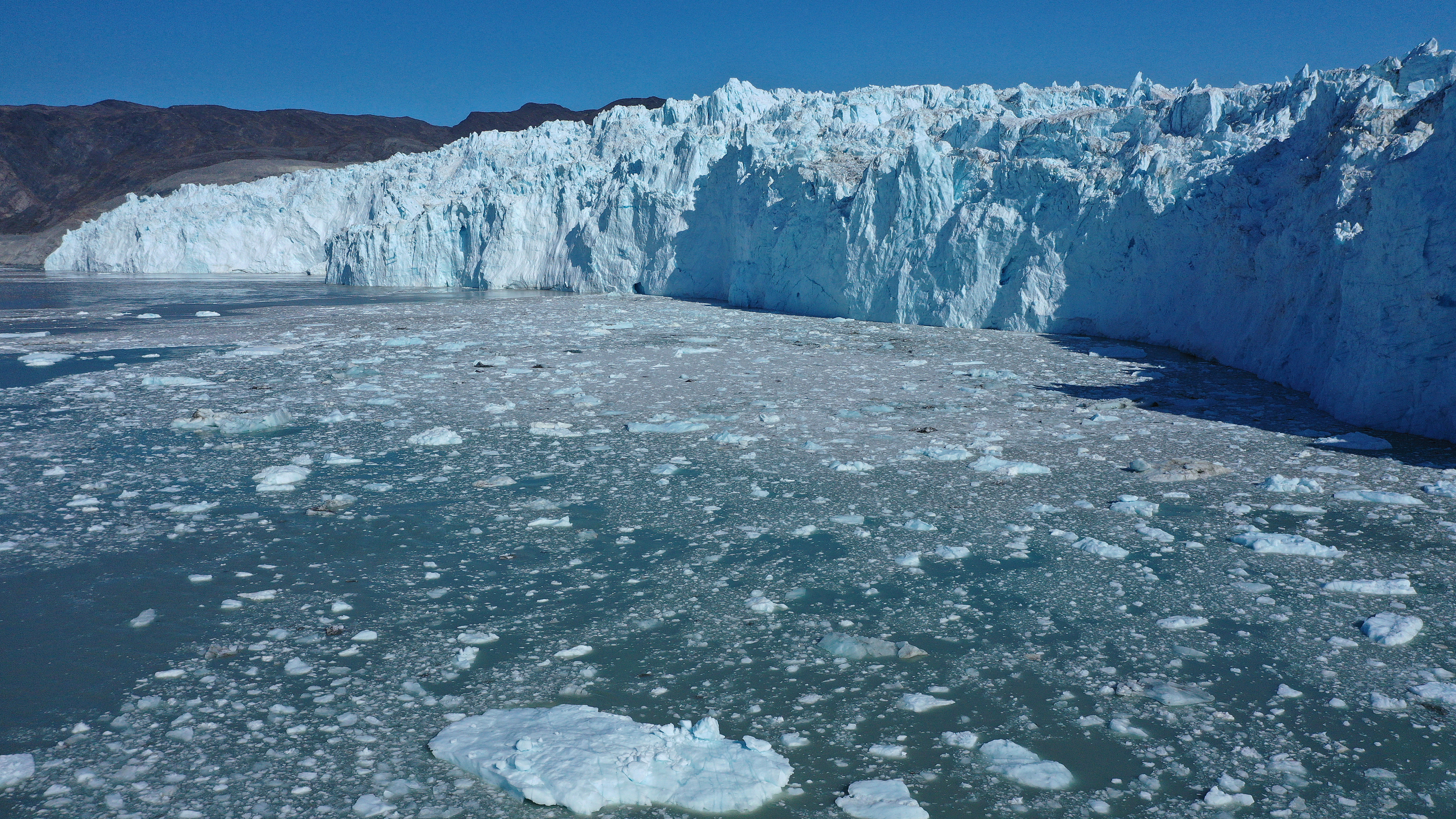 Длина реки гренландия. Ледник Илулиссат Гренландия. Ледник Якобсхавн Гренландия. Ледяной щит Гренландии. Таяние ледников в Гренландии.