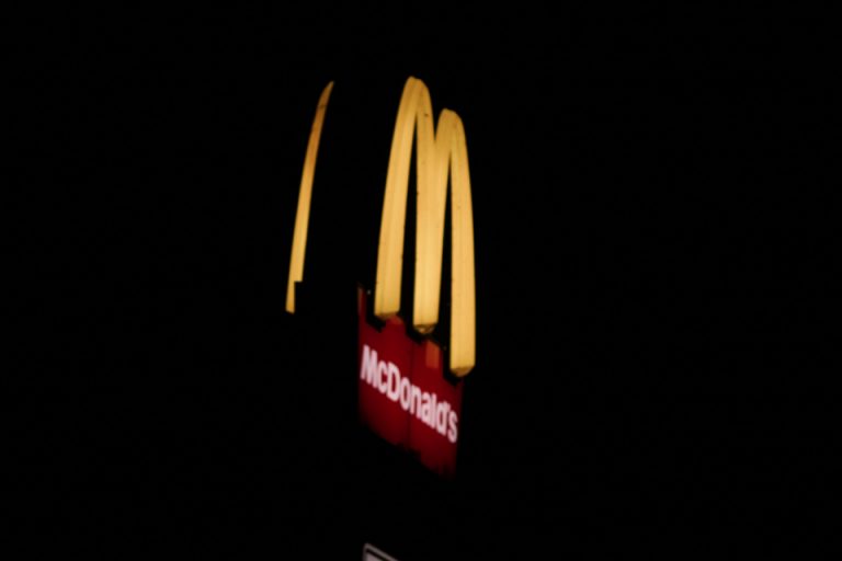 McDonald’s начала принимать на работу с помощью голосовых помощников