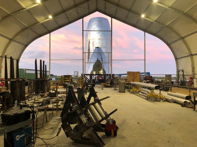 Посмотрите на новые фотографии прототипа корабля для орбитальных испытаний Starship от SpaceX