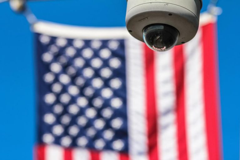 США будет собирать базу профилей иммигрантов и беженцев в социальных сетях