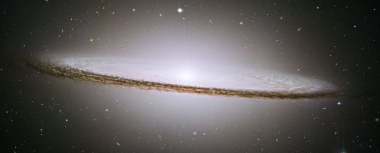 В нескольких спокойных галактиках за 6 месяцев появились гигантские квазары. Ученые не понимают, как это произошло