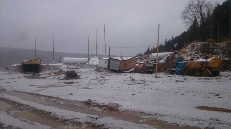 Прорыв дамбы в Красноярском крае мог привести к загрязнению реки