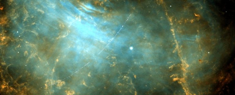 Посмотрите на новое изображение гигантского астероида, летящего перед туманностью Краба