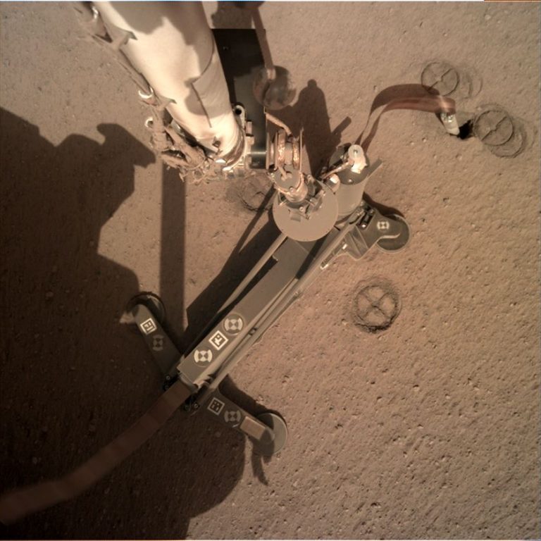 InSight возобновил бурение скважины на Марсе