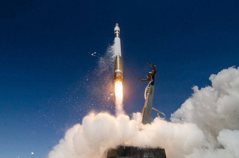 Rocket Lab займется доставкой грузов на орбиту Луны