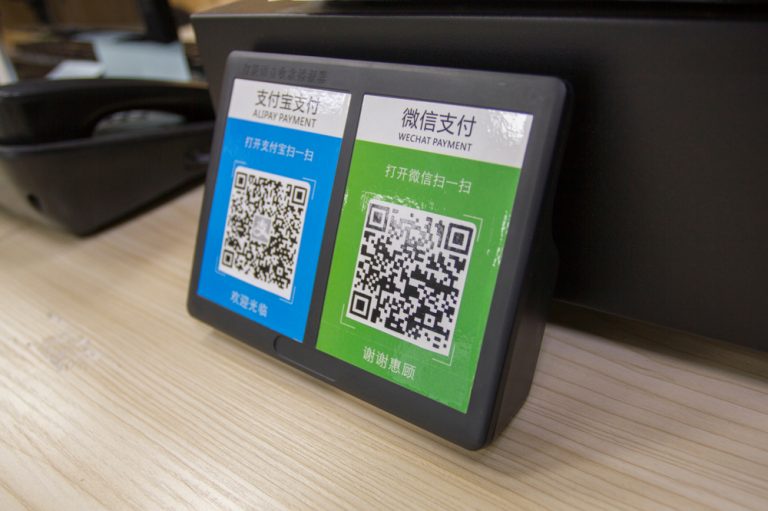 ВТБ и Ростелеком создадут аналог WeChat в России. В системе будут храниться все данные о пользователях