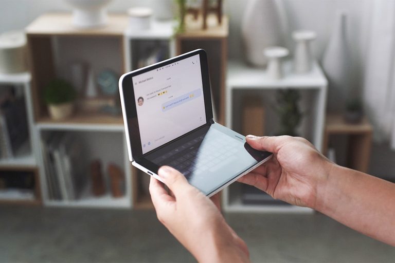 Microsoft представила смартфон с двумя экранами Surface Duo 