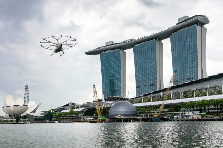 Посмотрите на первый публичный полет аэротакси Volocopter над Сингапуром
