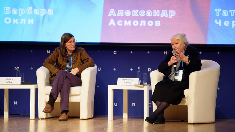 Татьяна Черниговская vs. Барбара Окли: как работает мозг человека, почему мы легко учим языки и чего ждать от внедрения компьютеров