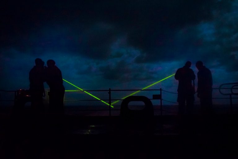 DARPA заказало разработку системы защиты военной техники от боевых лазеров