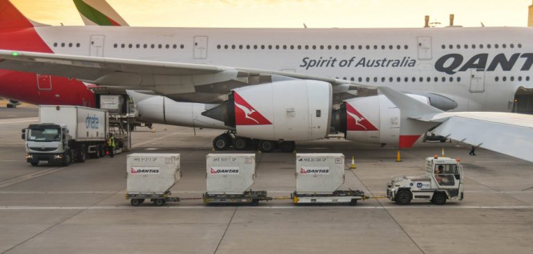 Авиакомпания Qantas совершит самый длительный рейс без дозаправки — из Сиднея в Лондон. Это рекордные 20 часов!