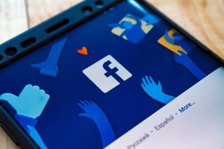 Facebook запустила сервис Viewpoints с платой пользователям за прохождение опросов 