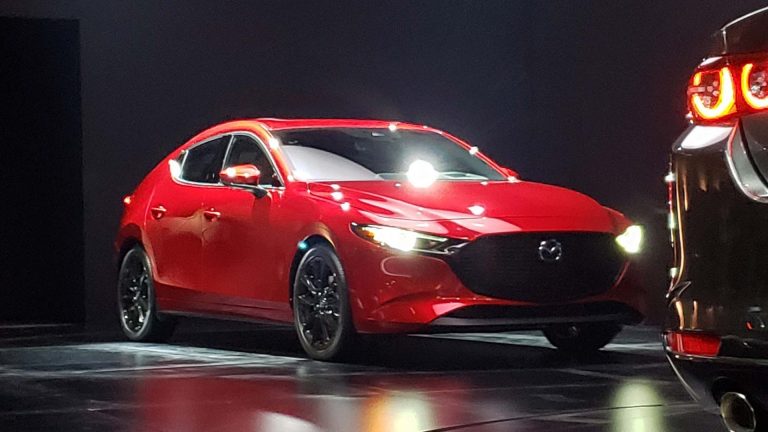 Mazda заявила, что электромобили вредят экологии больше, чем дизельные машины
