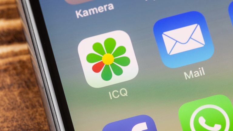 ICQ для iPhone: чем грозит закон о предустановке российского ПО на смартфоны