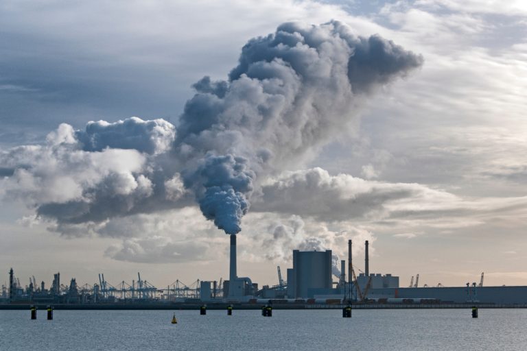Исследование: в 2019 году рост выбросов углекислого газа замедлился