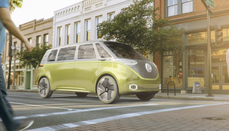 Volkswagen протестирует в столице Катара беспилотные фургоны ID Buzz