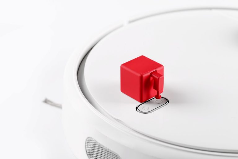 Посмотрите на Fingerbot — он может сделать почти любое устройство в доме умным