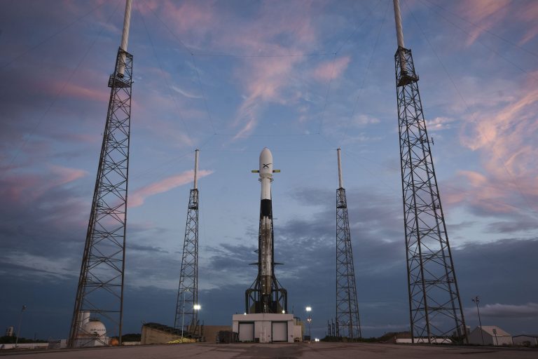 SpaceX вывела на орбиту 60 спутников