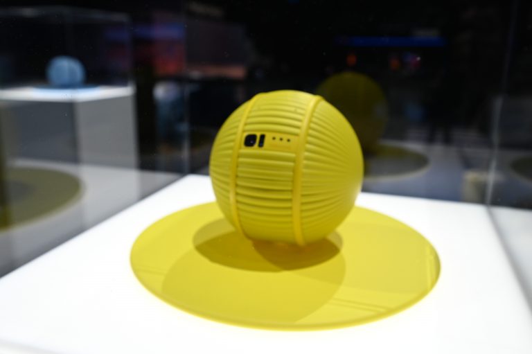 Samsung представила робошар Ballie для управления умным домом