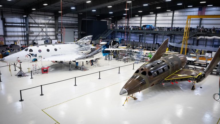 Virgin Galactic достроила второй космический корабль для туристов