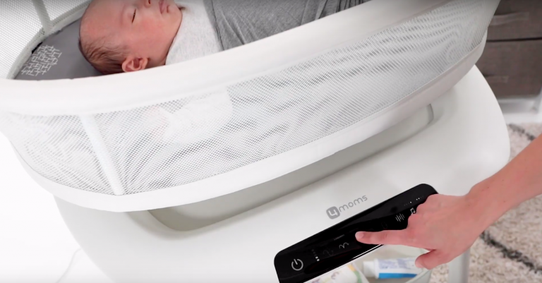Инновационная умная колыбель MamaRoo сама укачает младенцев