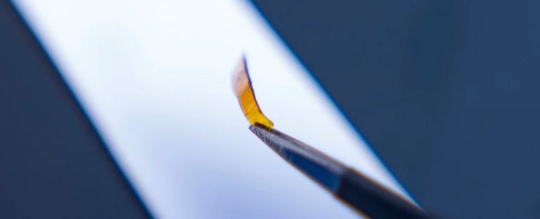 Ученые нашли способ управлять одним лучом света с помощью другого без пересечения
