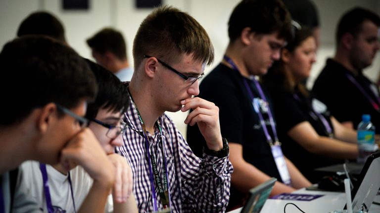 Кадровый ИТ-голод: почему в России не хватает айтишников и где их искать