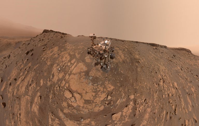 Ровер Curiosity прислал селфи с Марса