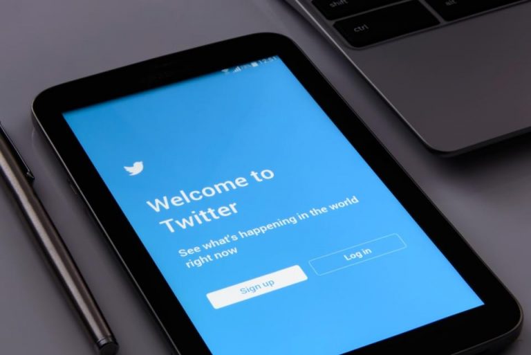 Twitter будет ускоренно верифицировать экспертов в области здравоохранения